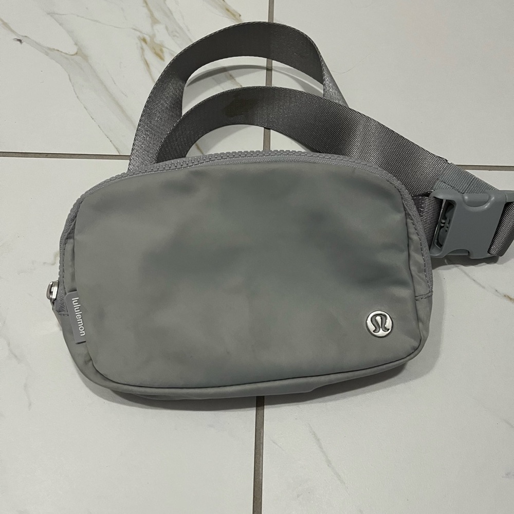Lululemon everywhere belt bag